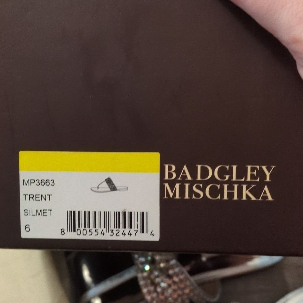 Badgley Mischka Badgley Mischka Trent silent leather thong sandals size 6 Size US 6 / IT 36 - 5 Thumbnail