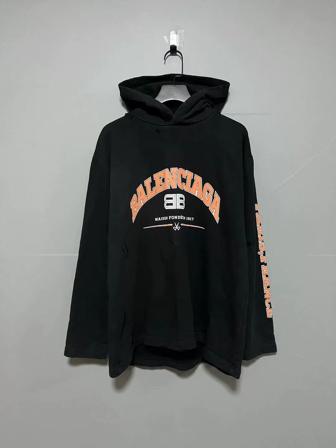 Balenciaga Balenciaga Distressed Logo Hoodie S Size US S / EU 44-46 / 1 - 1 Thumbnail