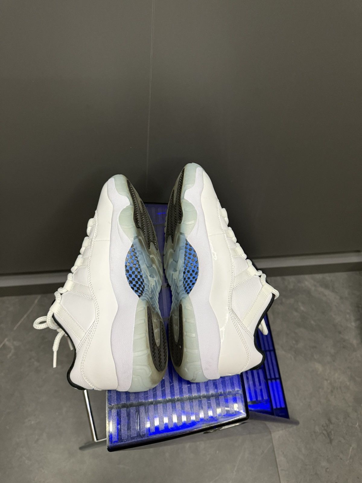 Jordan Brand Jordan 11 Low Legend Blue 2021 AV2187-117 Size 9 Size US 9 / EU 42 - 5 Thumbnail