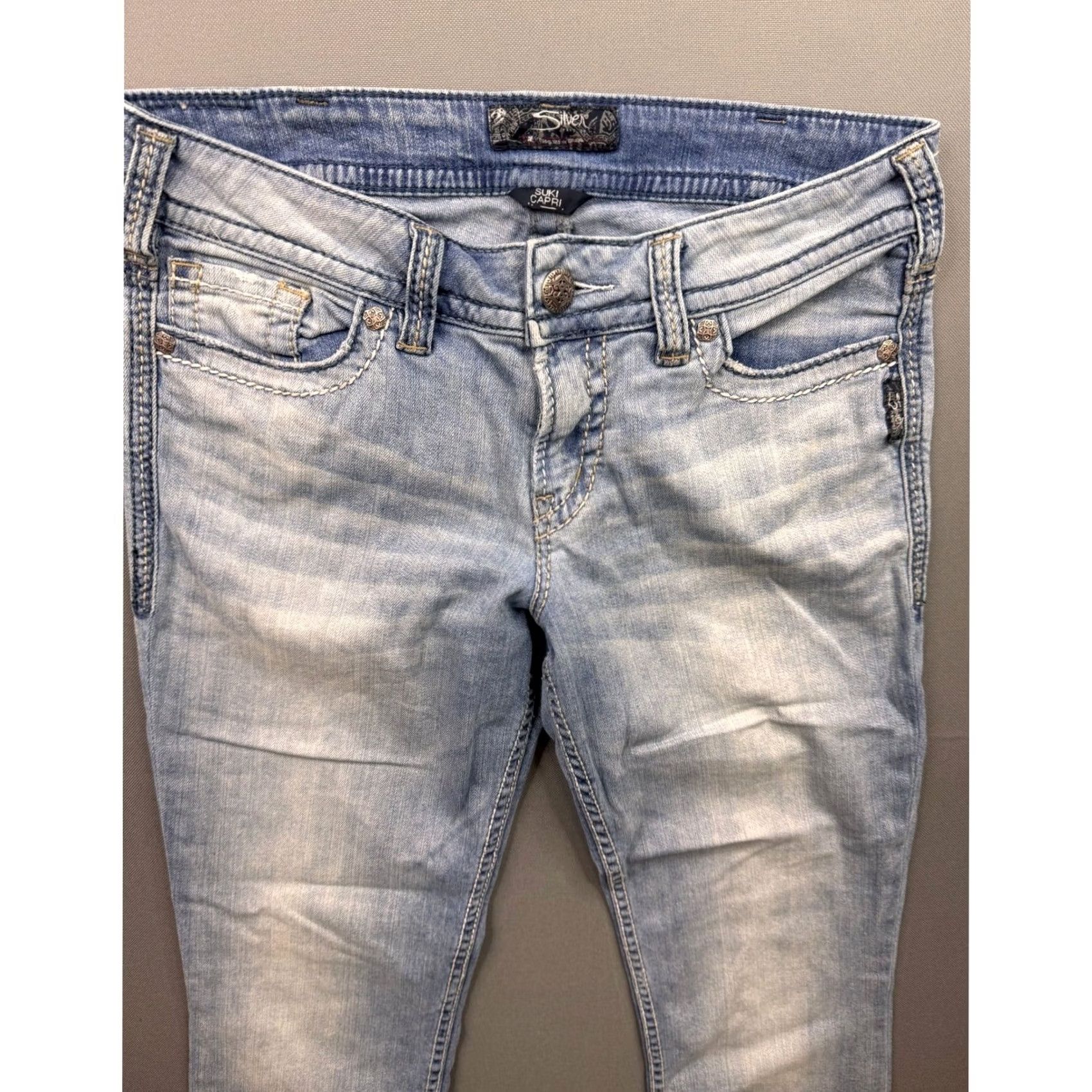 Silver Jeans Co. Silver Jeans Co Suki Capri Jeans Women Light Wash Blue Embroidered Denim W30 Capris 5-Pocket Rise Mid 8.5-10.5 Inseam 23 in Adults Womens Size 30" / US 8 / IT 44 - 5 Thumbnail