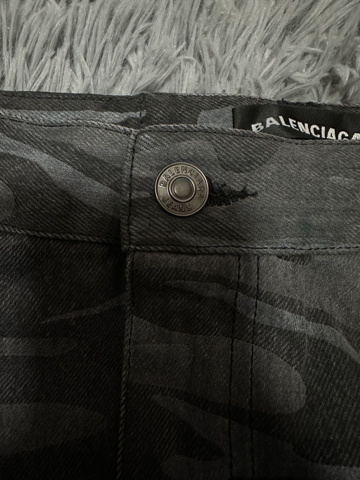 Balenciaga Balenciaga Navy camouflage Capri pants Size US 30 / EU 46 - 7 Thumbnail
