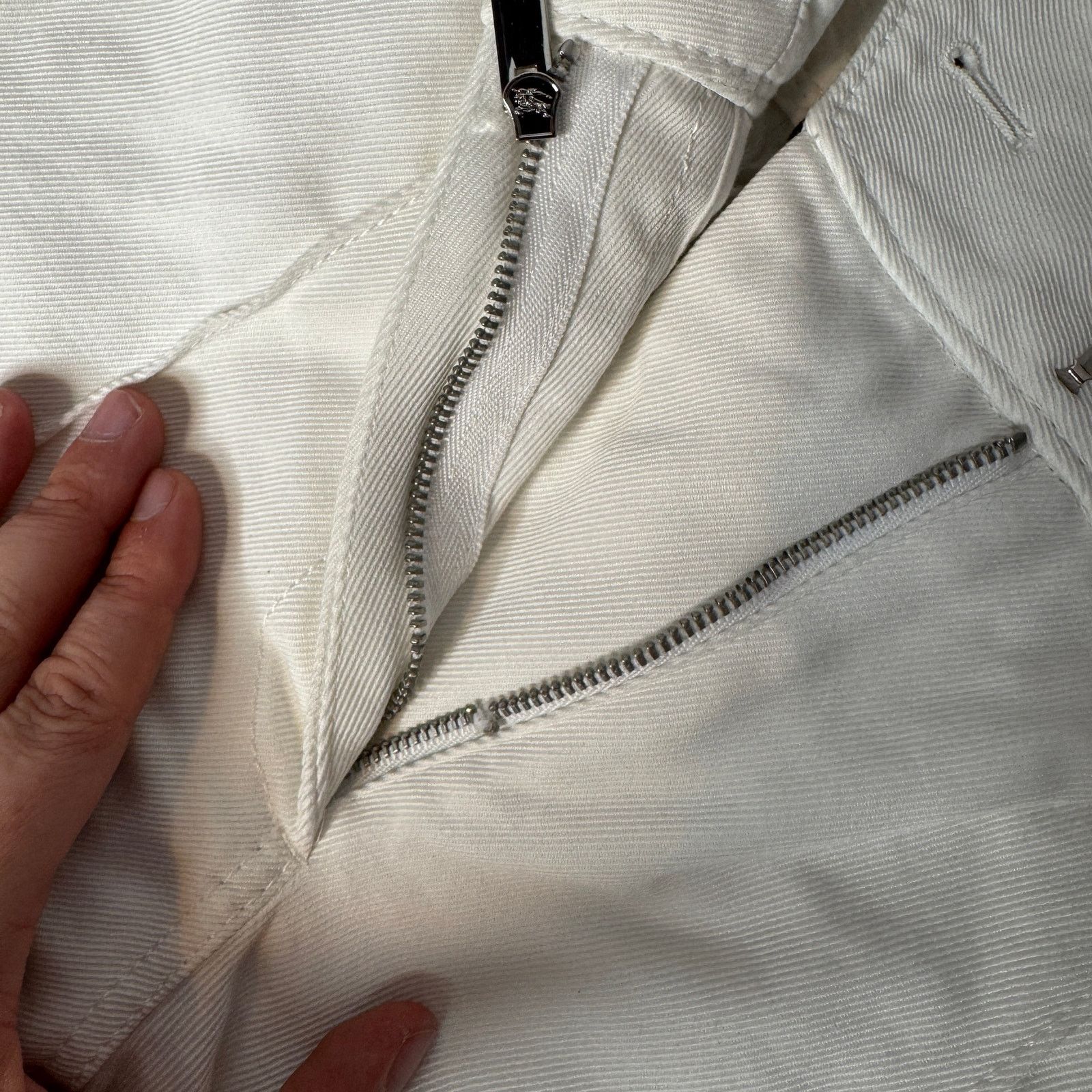 Burberry Burberry Skerton Front Pleat Cotton High Waist Pants Flaw 2 Size 26" / US 2 / IT 38 - 2 Thumbnail