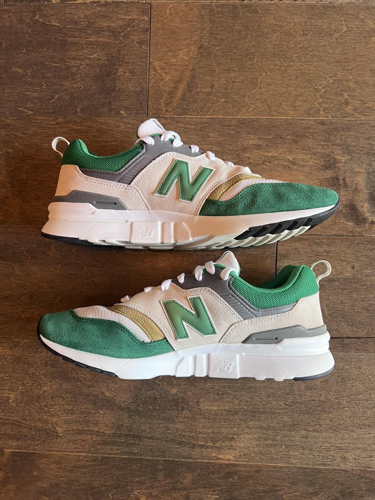 New Balance New Balance 997H ‘Celtic Football Club’ Size US 10.5 / EU 43-44 - 3 Thumbnail