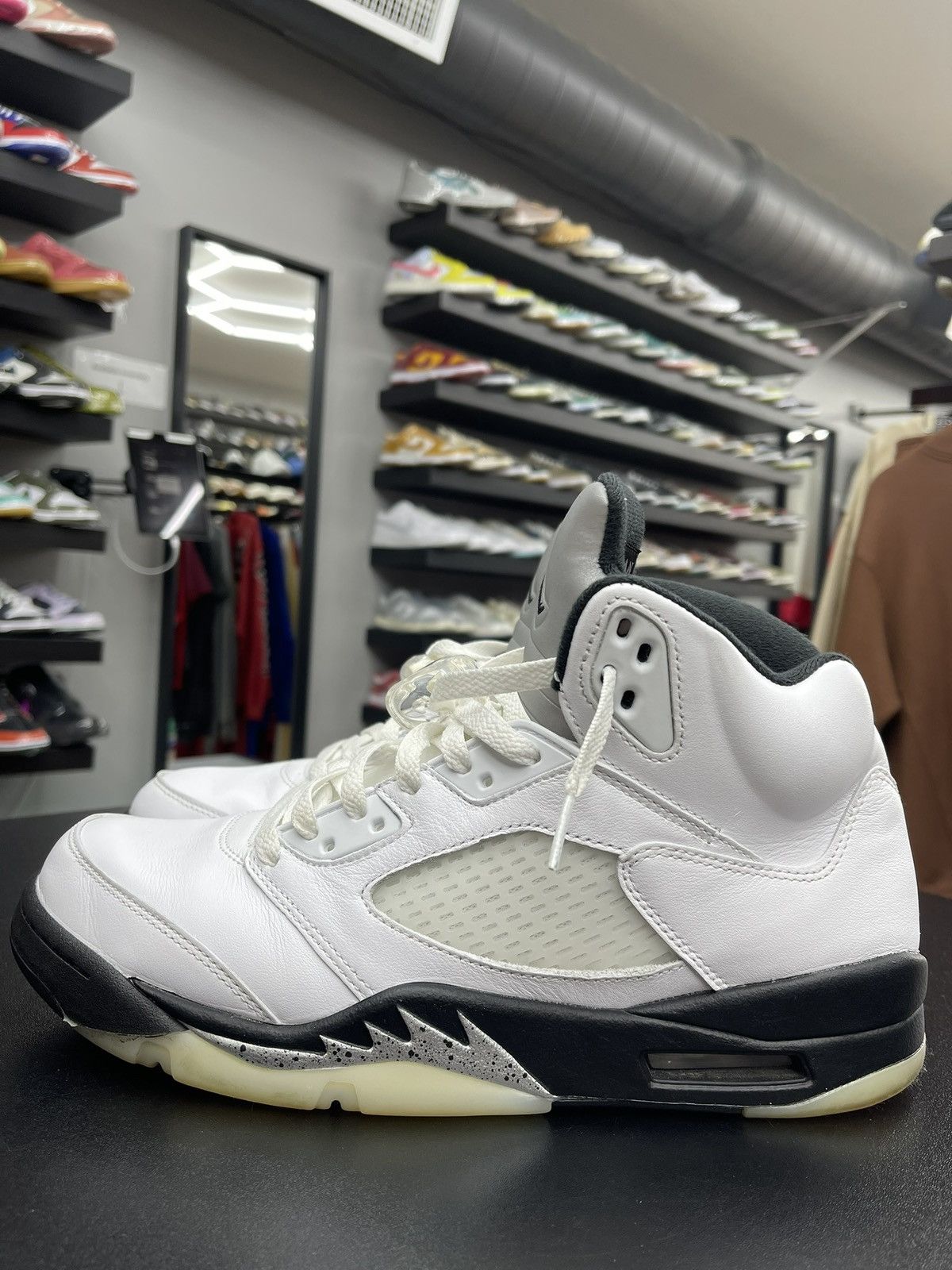Jordan Brand Size 10.5 - Jordan 5 Retro Reverse Metallic Size US 10.5 / EU 43-44 - 1 Thumbnail
