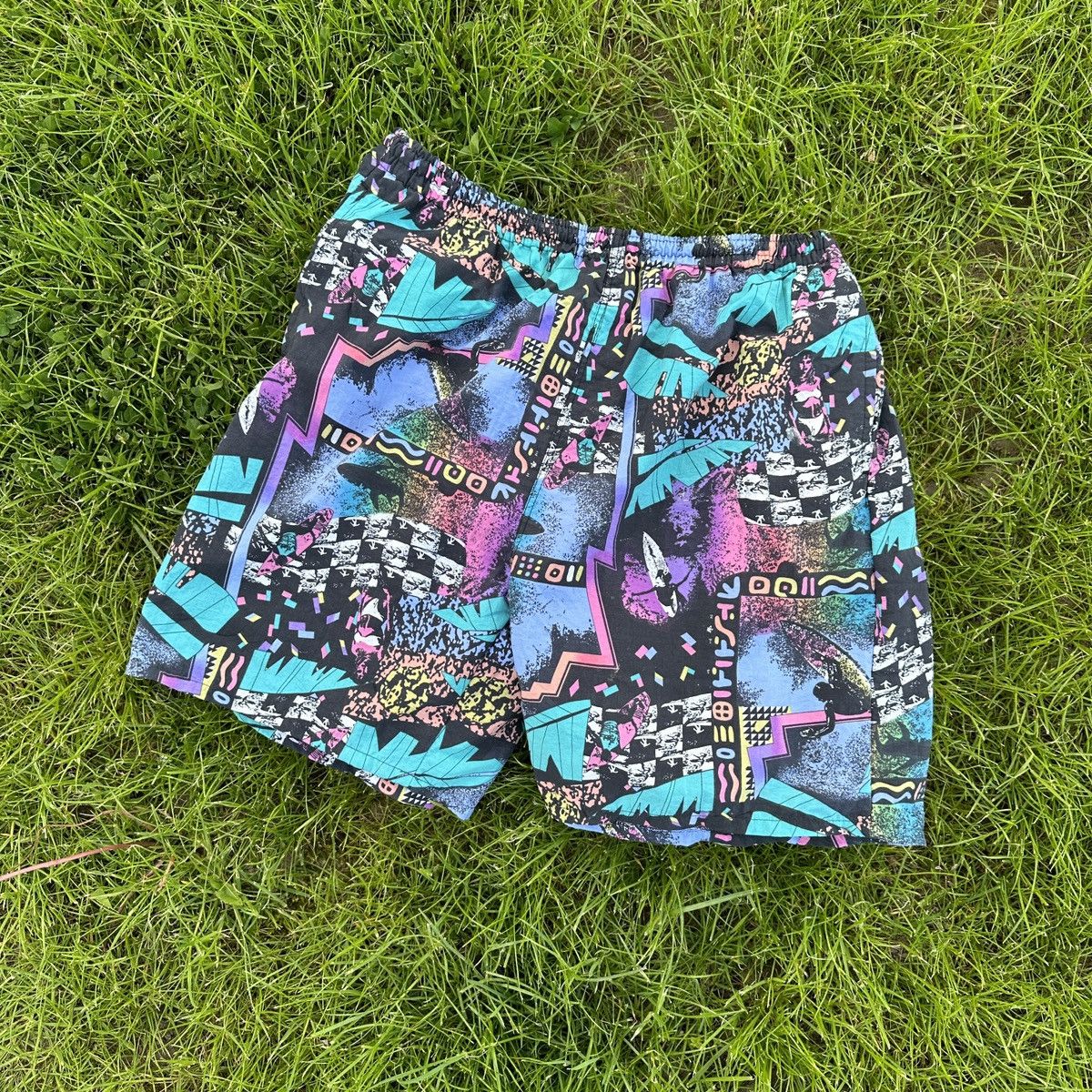 Vintage Vintage Shorts Graffiti Swimming Rare Hip Hop Hippie XL Size US 36 / EU 52 - 1 Thumbnail