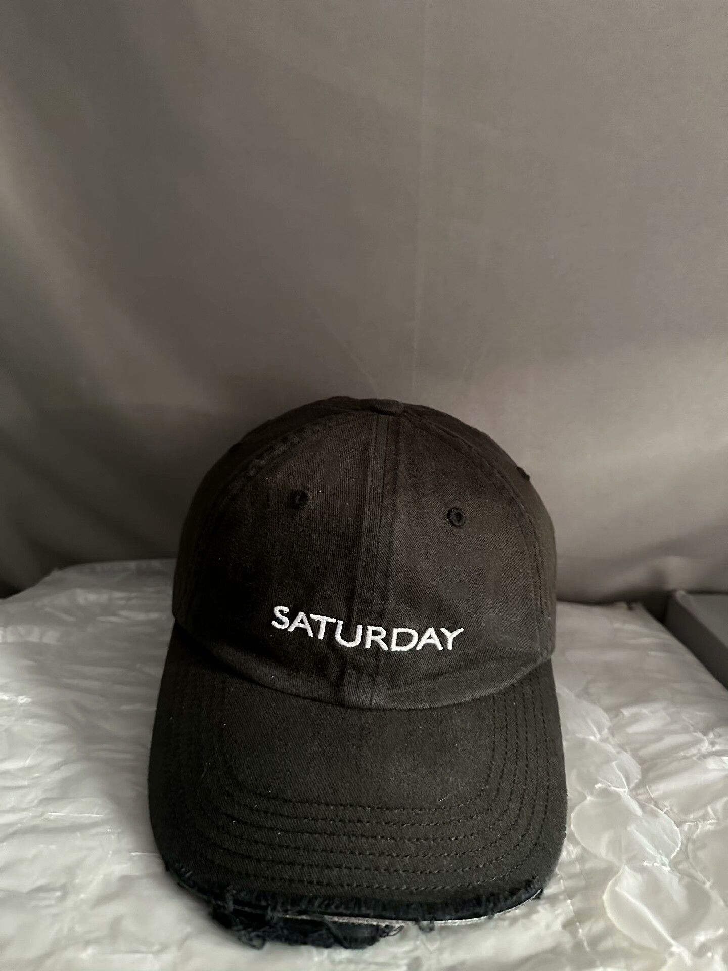 Vetements 18AW Saturday Distressed Cap