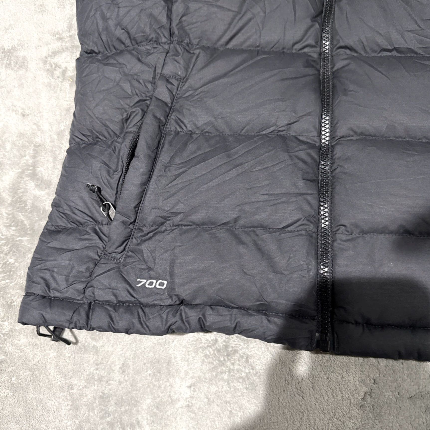 The North Face VINTAGE? No. The North Face 700 Goose Down Puffer Vest Women’s Medium Black Size M / US 6-8 / IT 42-44 - 2 Thumbnail