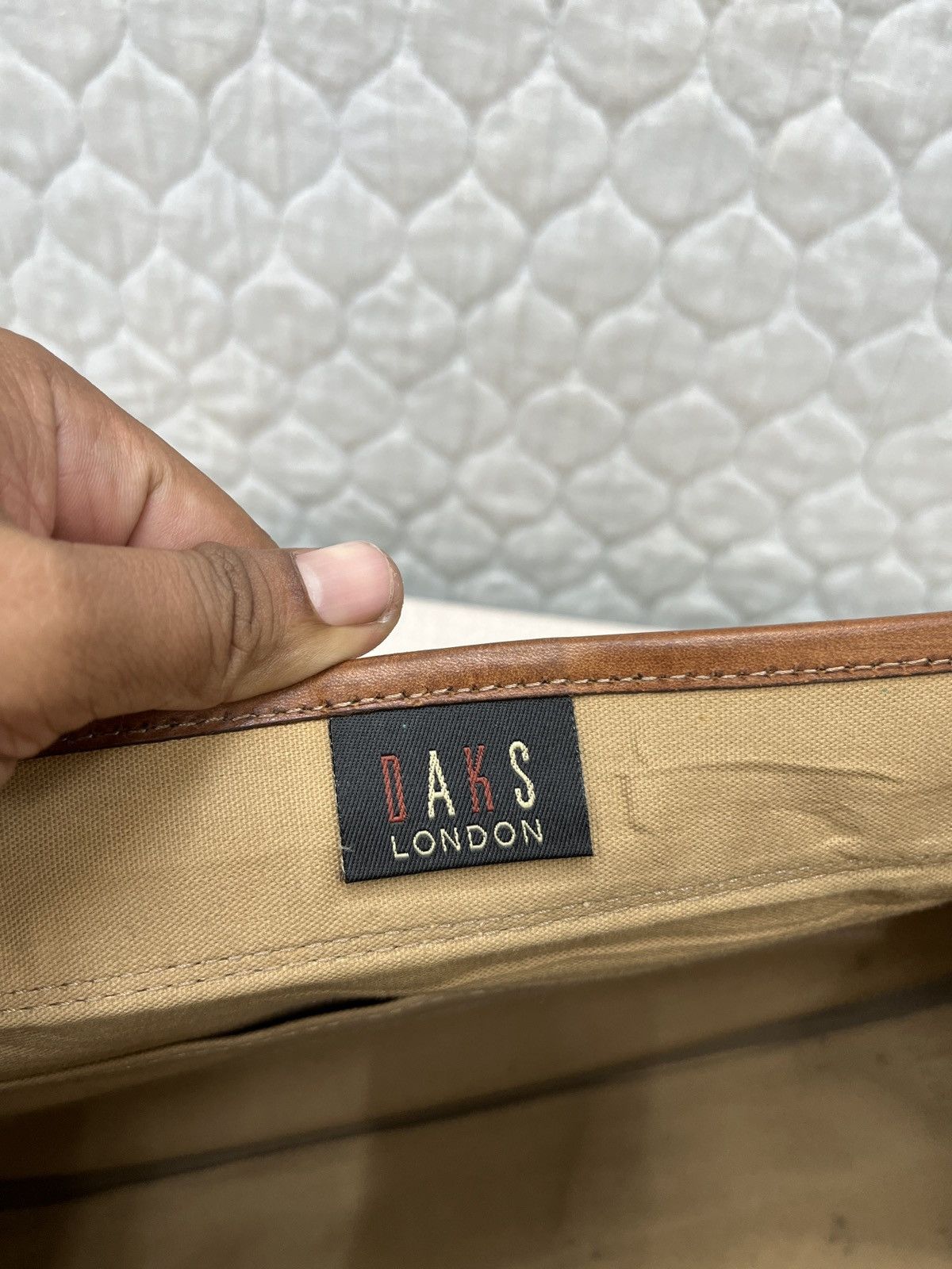 DAKS 🔥🔥🔥STEALS DAKS LONDON MESSENGER BAG Size ONE SIZE - 19 Thumbnail