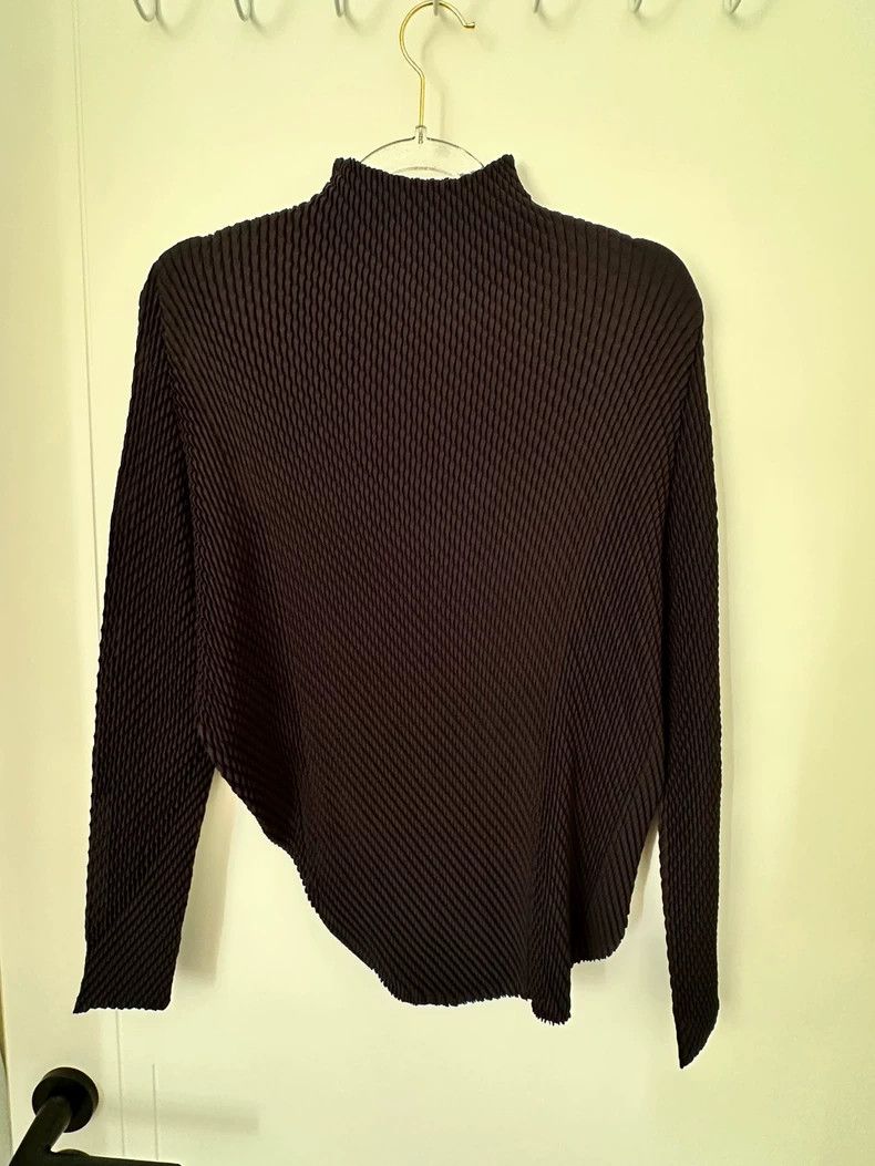 Issey Miyake Issey Miyake Black fish-scale top Size XS / US 0-2 / IT 36-38 - 1 Thumbnail