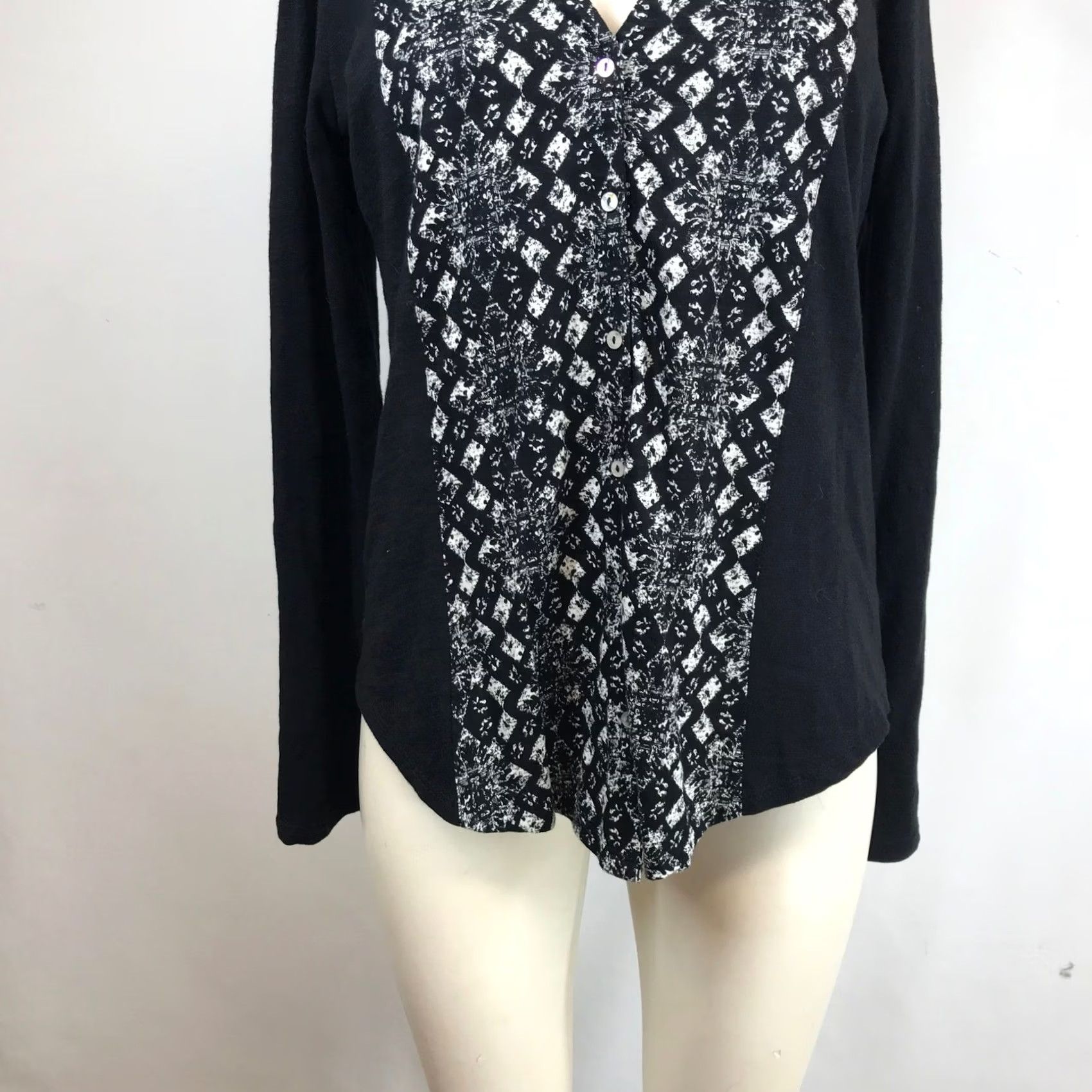 Lucky Brand Lucky Brand Top Womens Small Black White Geometric Diamond Print Split Neck NEW Size S / US 4 / IT 40 - 3 Thumbnail