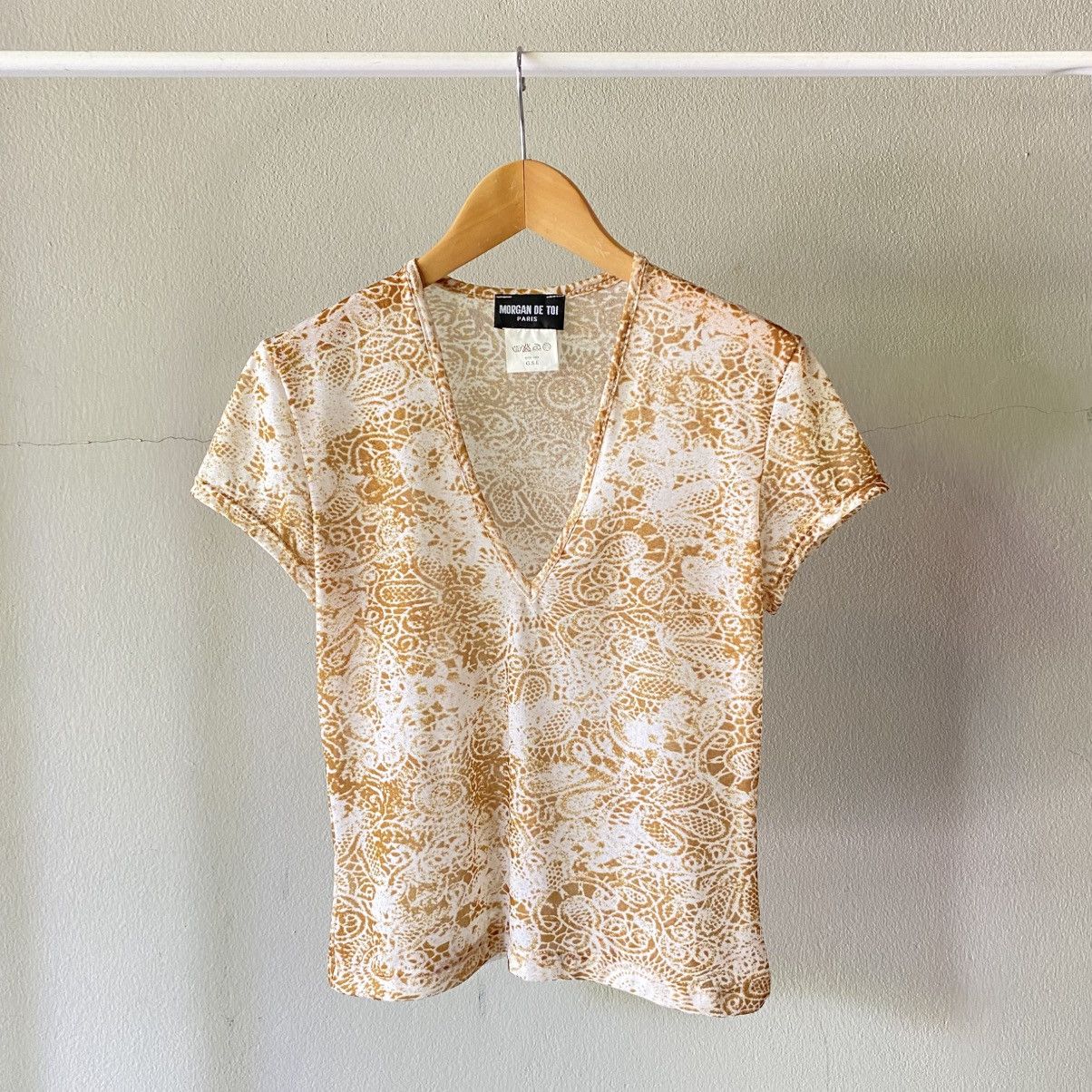 Morgan De Toi MORGAN DE TOI Y2K Beige Lace-Print V-Neck Tee Mesh Size S / US 4 / IT 40 - 1 Thumbnail