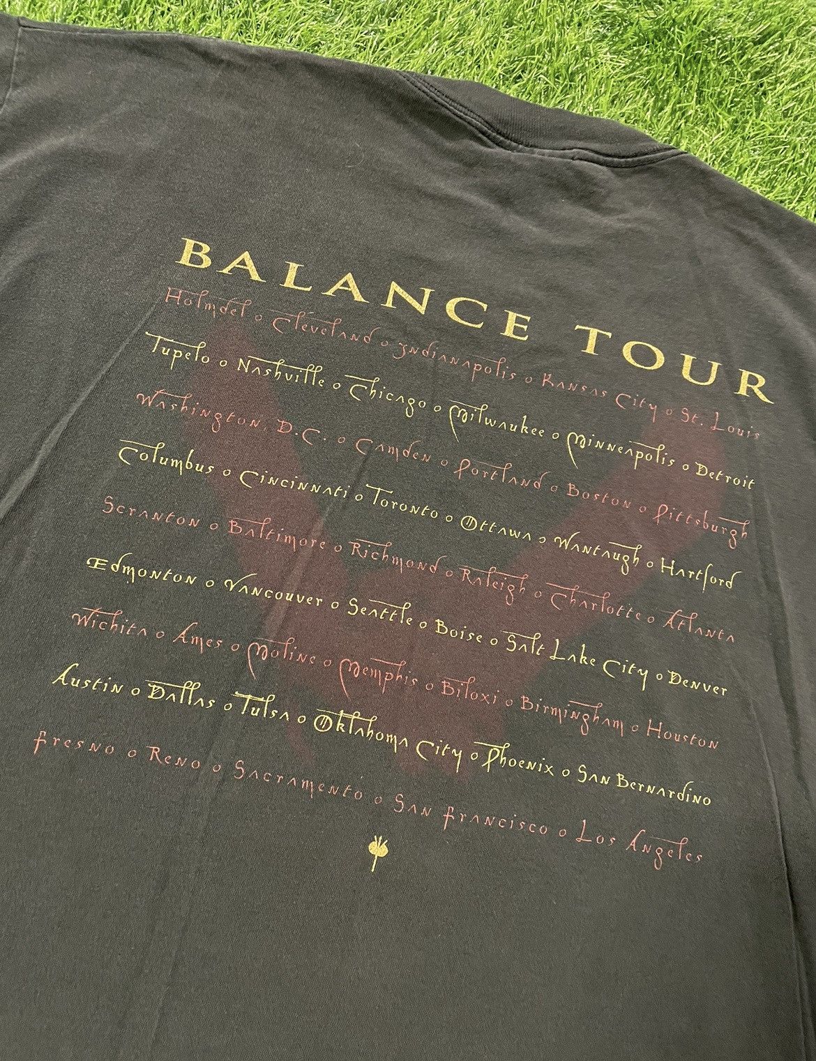 Vintage Vintage Van Halen Balance 1995 Tour Tee Shirt Size XL Size US XL / EU 56 / 4 - 4 Thumbnail