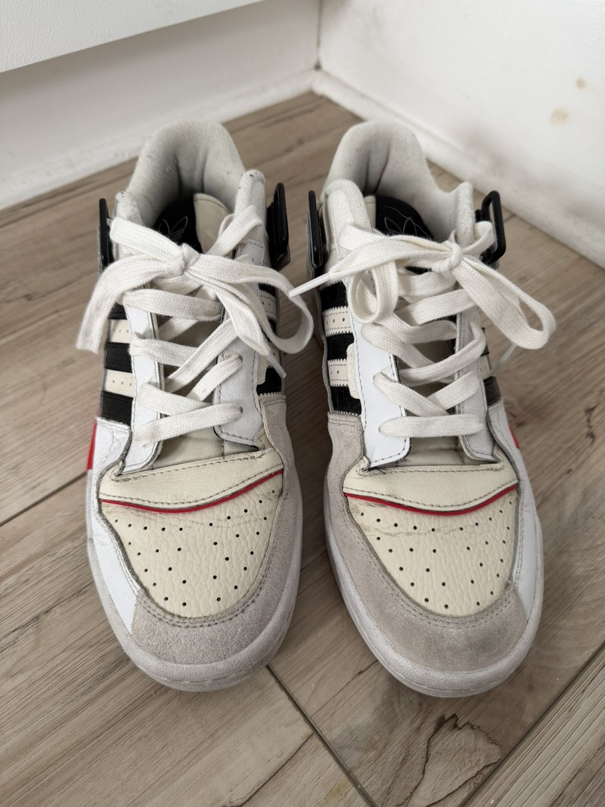 Adidas Adidas Forum Exhibit low in white vivid red Size US 8.5 / EU 41-42 - 2 Thumbnail