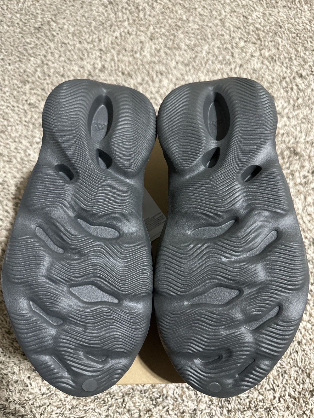 Yeezy Adidas Yeezy Foam RNR Carbon Size US 12 / EU 45 - 6 Thumbnail