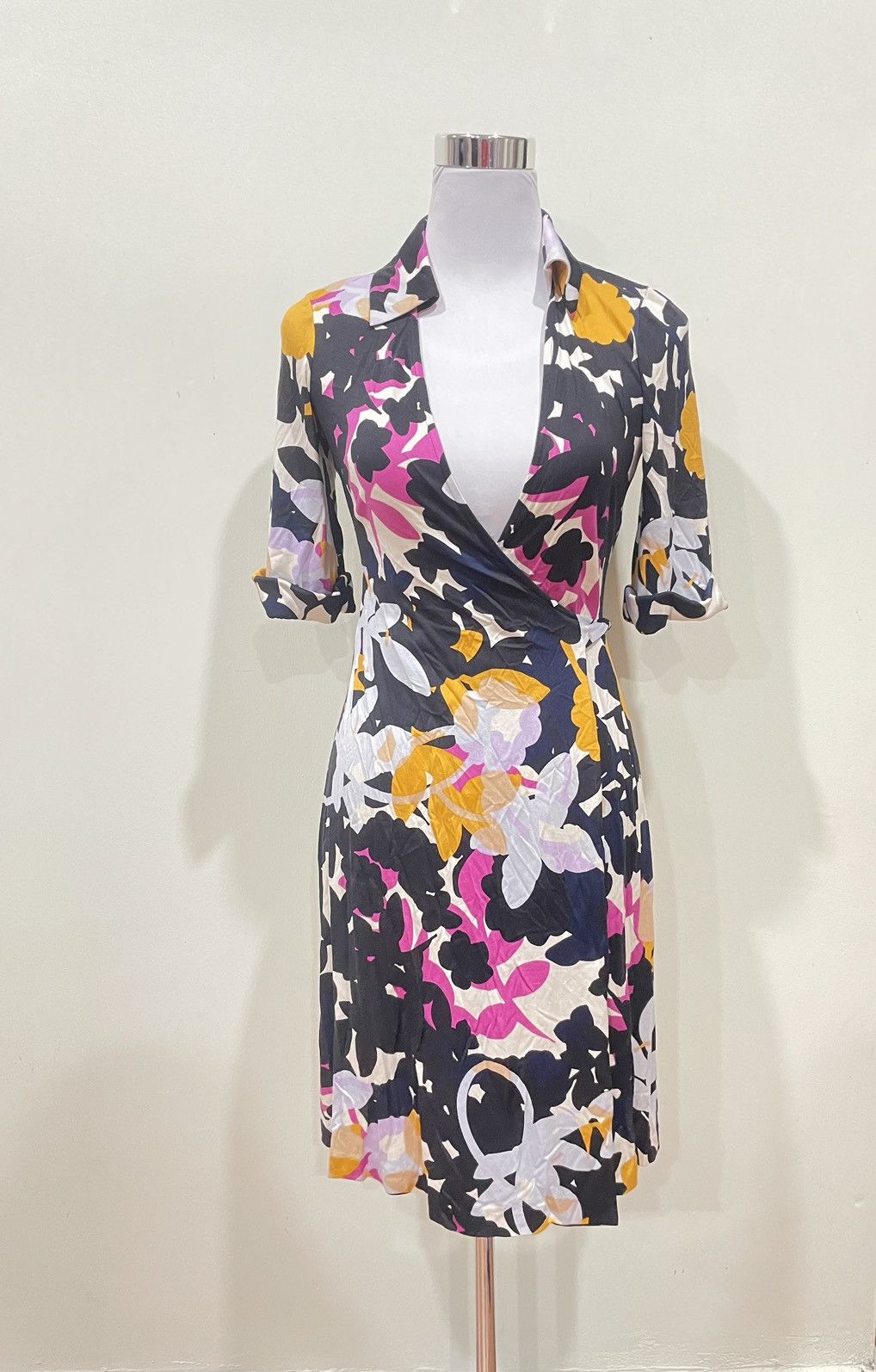 Diane von Furstenberg Diane von Furstenberg Silk Wrap Dress Size S / US 4 / IT 40 - 1 Thumbnail