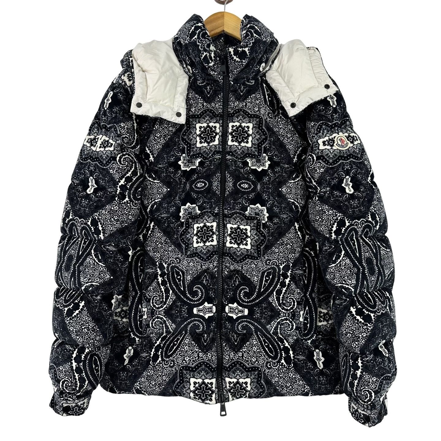 Moncler Moncler Paisley Print Down Jacket Size 4 Size US XL / EU 56 / 4 - 1 Thumbnail