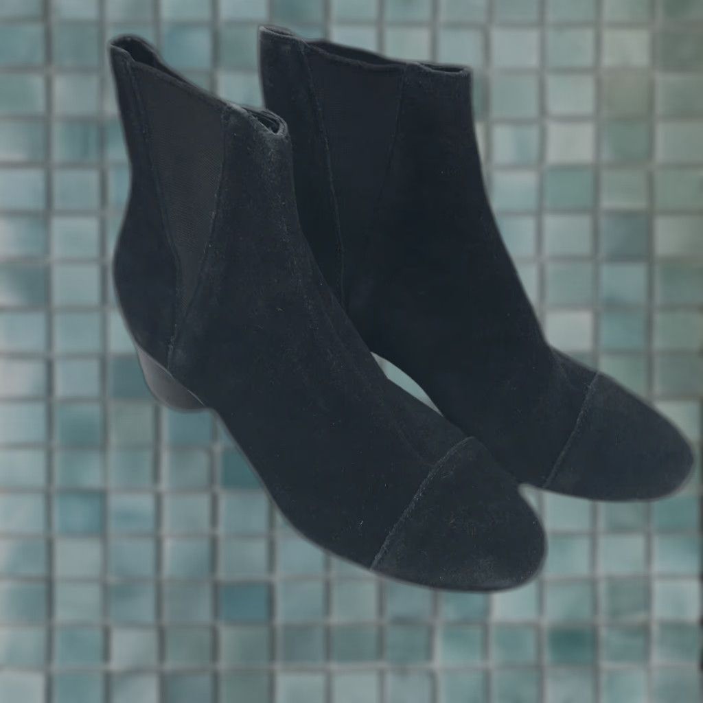 Rebecca Minkoff VINTAGE Rebecca Minkoff Women's Bootie Shoes Size 7M Black Suede Round Toe Ankle Block Heel Size US 9 / IT 39 - 1 Thumbnail