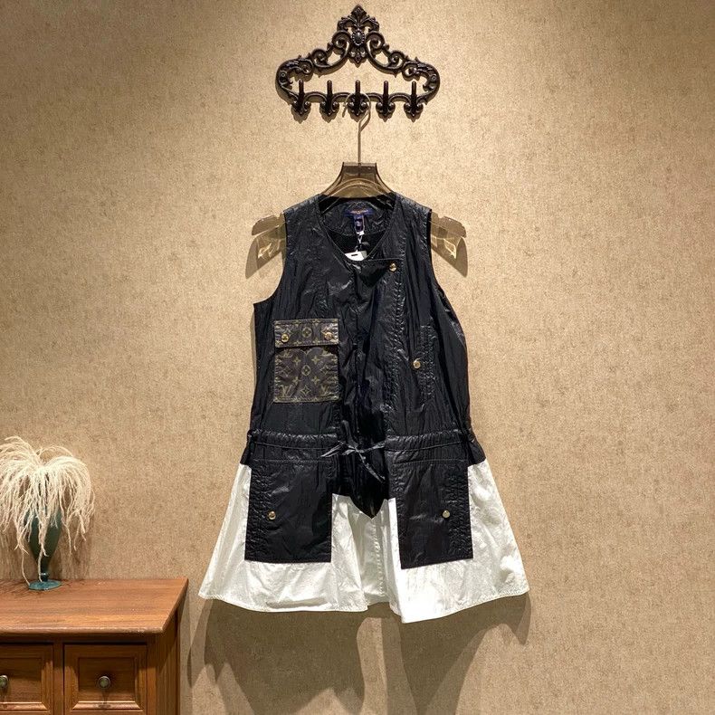 Louis Vuitton Louis Vuitton 24 FW new presbyopic full print dress Size XS / US 0-2 / IT 36-38 - 1 Thumbnail