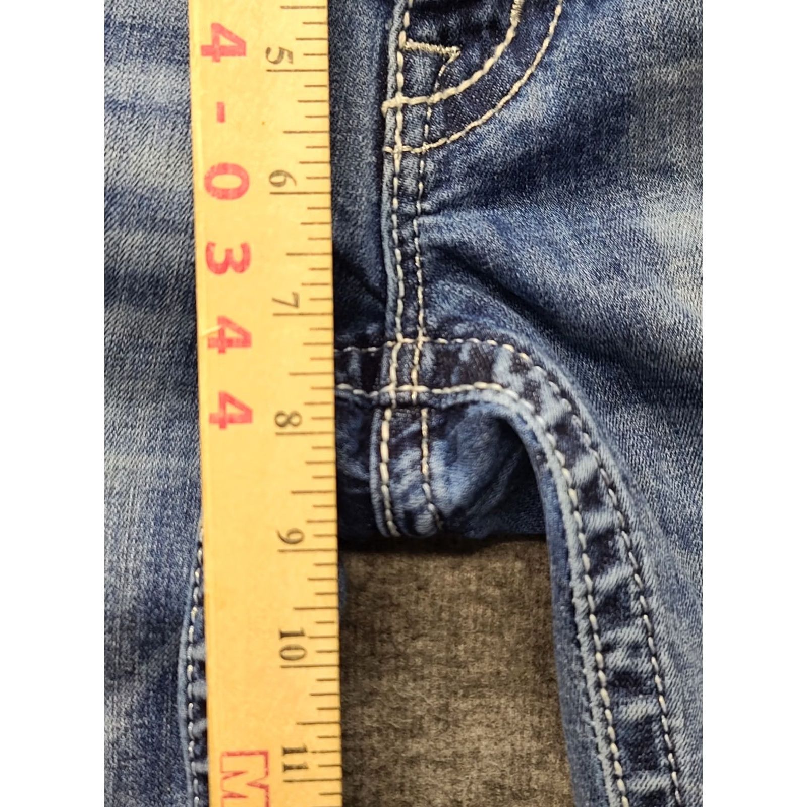Miss Me Miss Me Jeans Womens 28x28 Signature Rise Cropped Distressed Thrashed Raw Hem Denim Cotton Spandex 5-Pocket Design Blue Cropped Regular Womens Jeans Size 28" / US 6 / IT 42 - 5 Thumbnail