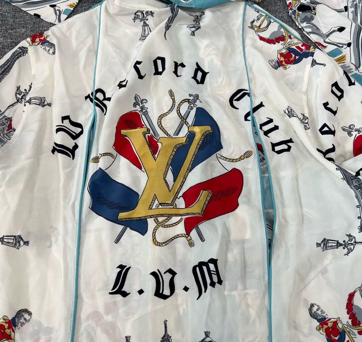 Louis Vuitton Louis Vuitton Lv fashion show silk shirt2412-Nextarrow Size US M / EU 48-50 / 2 - 3 Thumbnail