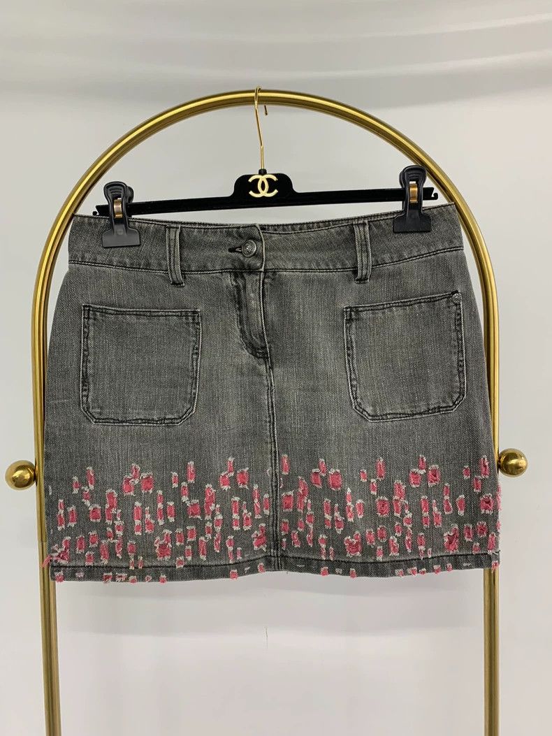 Chanel Chanel 11P gray pink denim skirt hole tassel skirt Size 25" / US 0 / IT 36 - 1 Thumbnail