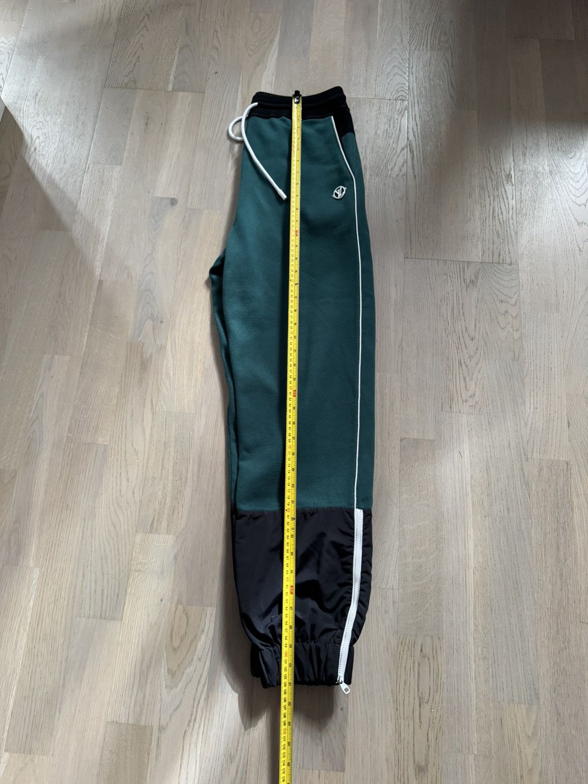 Louis Vuitton LOUIS VUITTON HYBRID NYLON JOGGER sizes in photos by tap Size US 32 / EU 48 - 8 Thumbnail