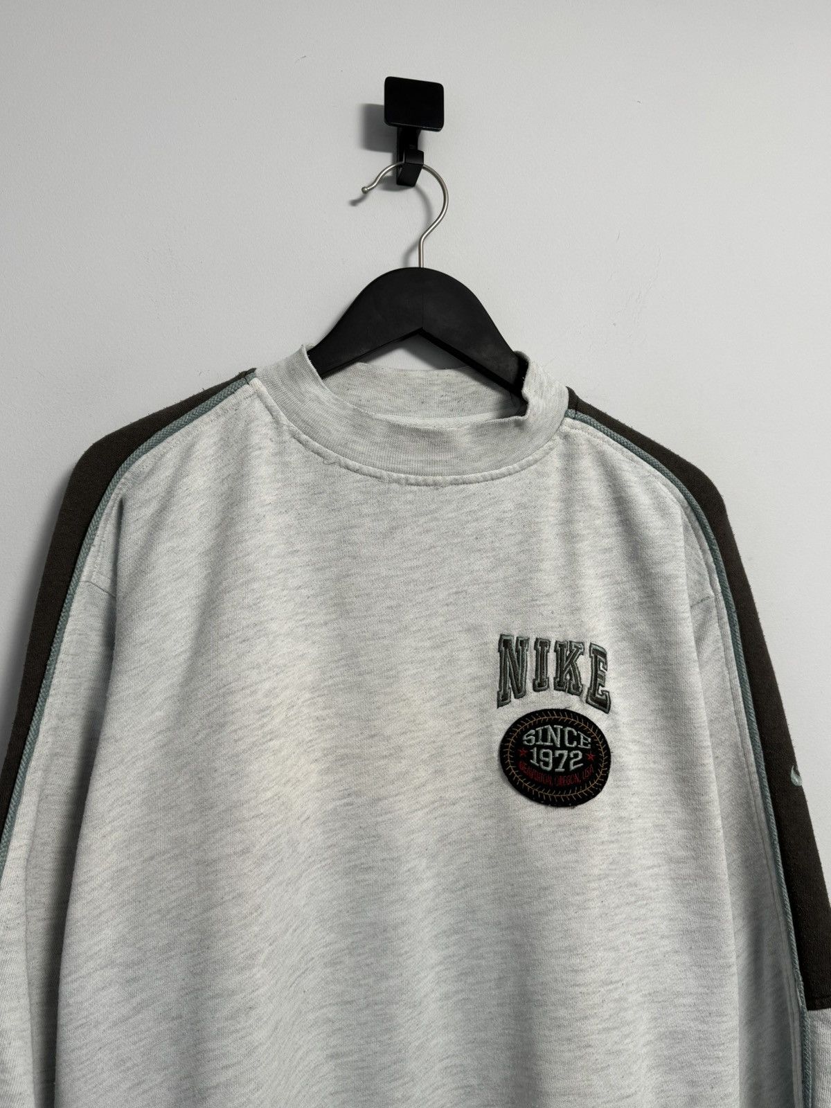 Nike Vintage Nike Sweatshirt Y2K Logo Pullover 90s Style Size US M / EU 48-50 / 2 - 2 Thumbnail