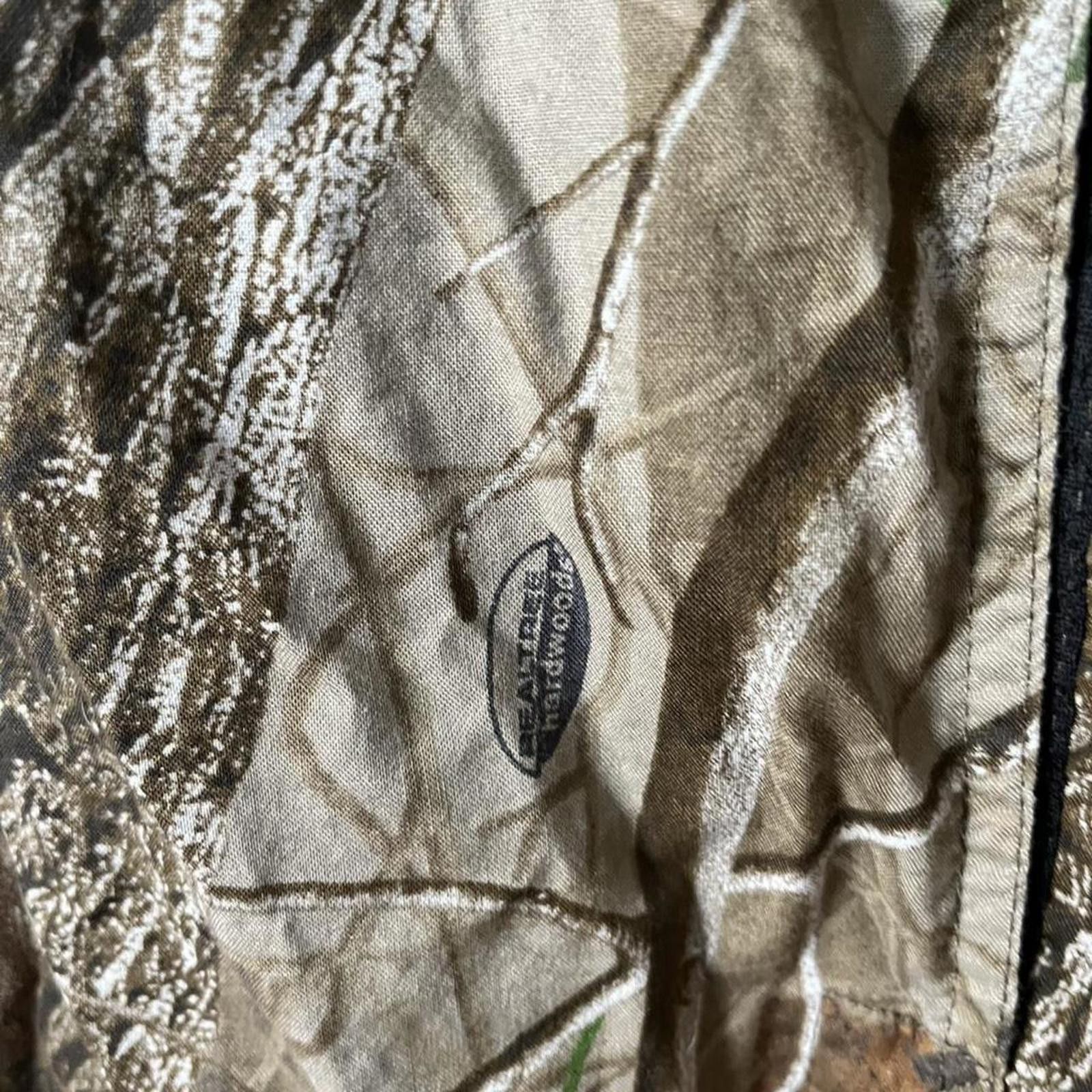 Realtree Vintage Guide Series Realtree Camo Button-Up Shirt M. Size US M / EU 48-50 / 2 - 5 Thumbnail