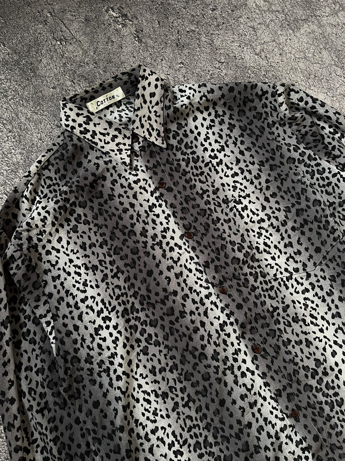 Japanese Brand Y2K COTTON LEOPARD IFSIXWASNINE BUTTON SHIRT Size US L / EU 52-54 / 3 - 1 Thumbnail