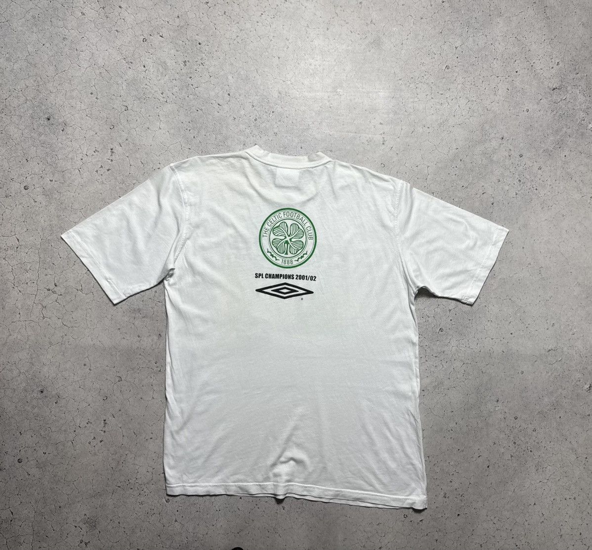 Umbro Umbro FC Celtic Vintage T-Shirt Big Logo Hoops 2001/2002 Size US XL / EU 56 / 4 - 9 Thumbnail