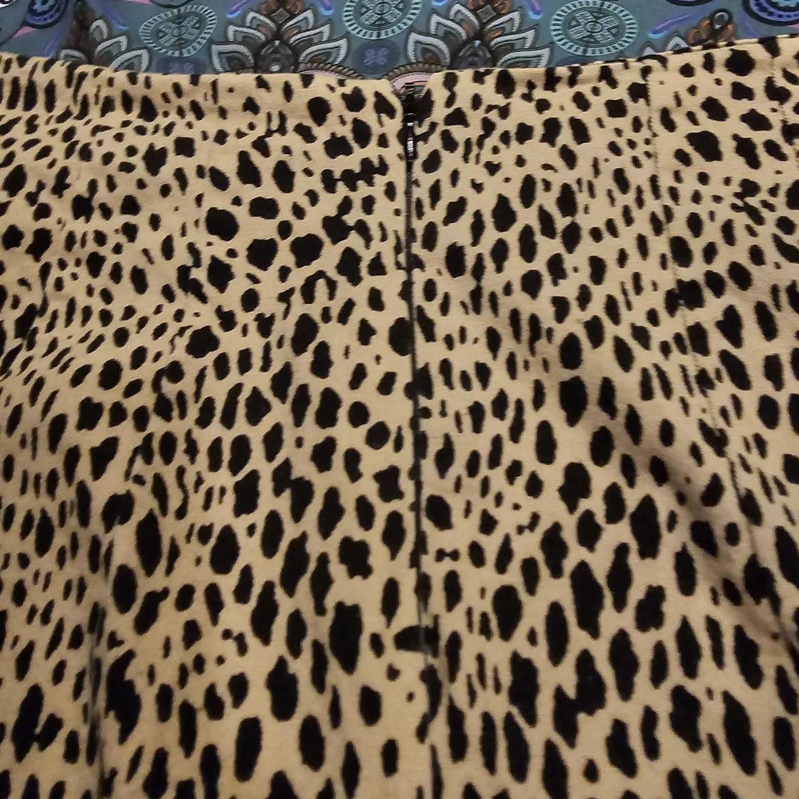 Designer Brandy Melville Women's Black and Tan Cheetah Print Skirt Size 26" / US 2 / IT 38 - 5 Thumbnail