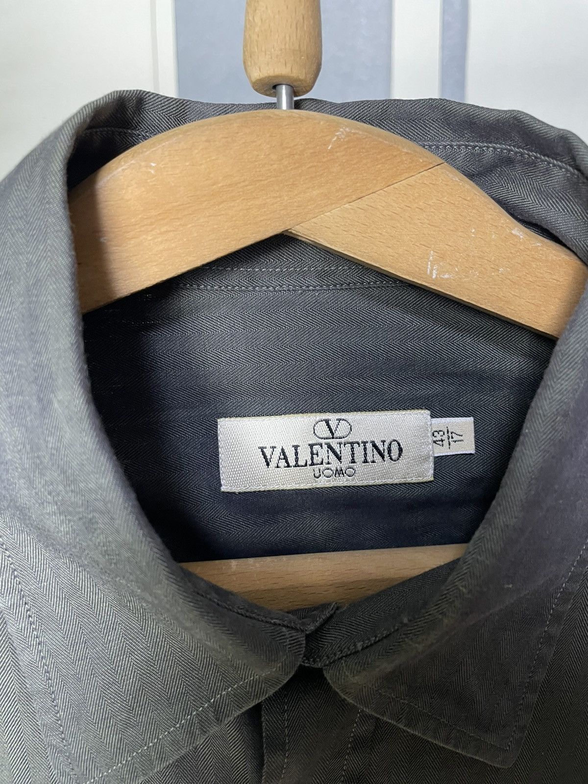 Valentino Vintage Valentino Men’s Pocket logo Shirt Size 43/17 Size US L / EU 52-54 / 3 - 2 Thumbnail