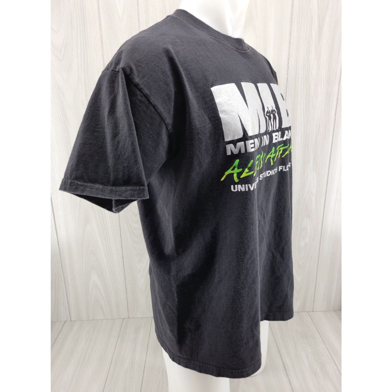Vintage VINTAGE Universal Studios Hollywood Men In Black Shirt XL Short Sleeve Crew Neck Black Cotton Graphic Print Logo USA Movie Space 1990s Mens Size US XL / EU 56 / 4 - 4 Thumbnail
