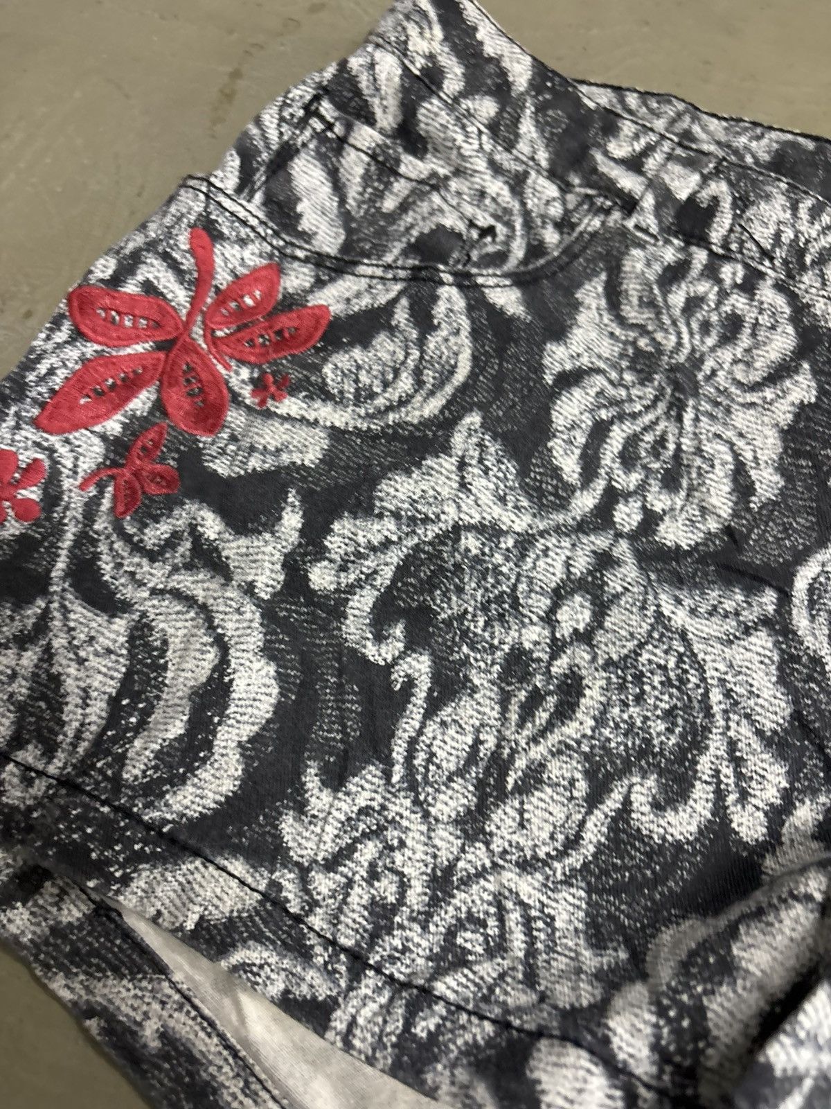 Hysteric Glamour Vintage Hysteric Glamour Floral Shorts H&M Size 34" / US 12 / IT 48 - 3 Thumbnail