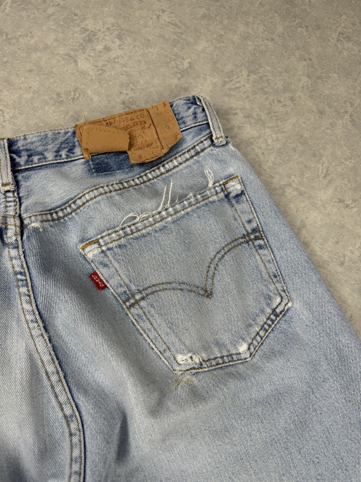 Levi's Vintage Clothing Levi’s 501 Vintage Distressed Jeans Made in France 33x32 Size US 33 - 14 Thumbnail