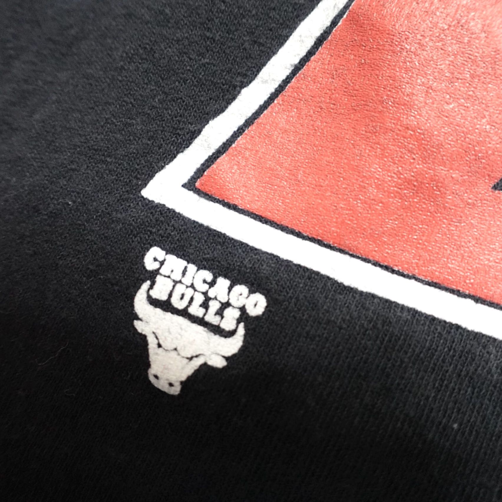 Vintage VINTAGE Chicago Bulls T-shirt Medium Black Spellout Cap Sleeves Single Stitch Shirts Men M Black Embroidered 2000s Bulls Size US M / EU 48-50 / 2 - 2 Thumbnail