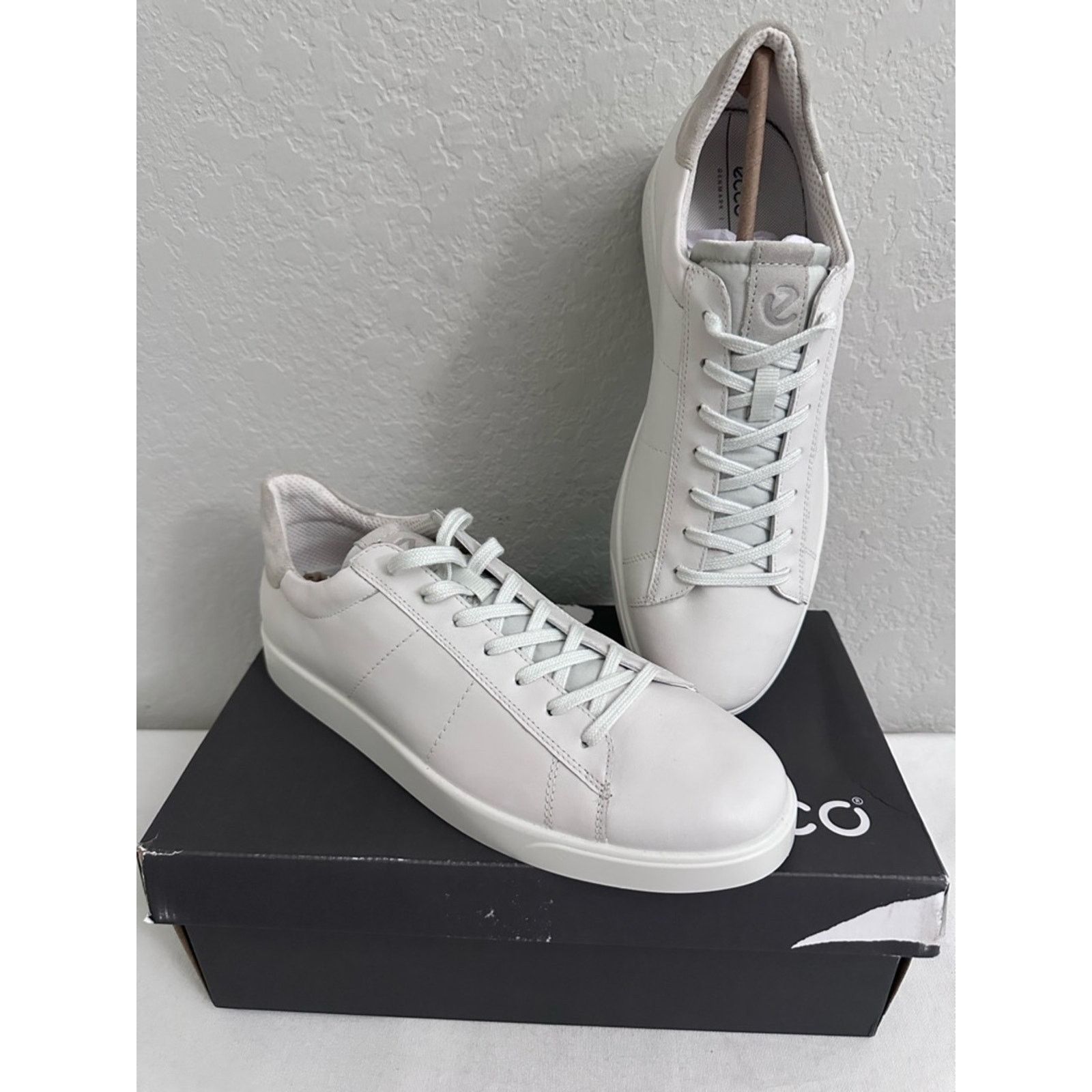 Ecco ECCO Men Street Lite Retro Sneaker Mens 46 EU 12 US White Size US 12 / EU 45 - 1 Thumbnail