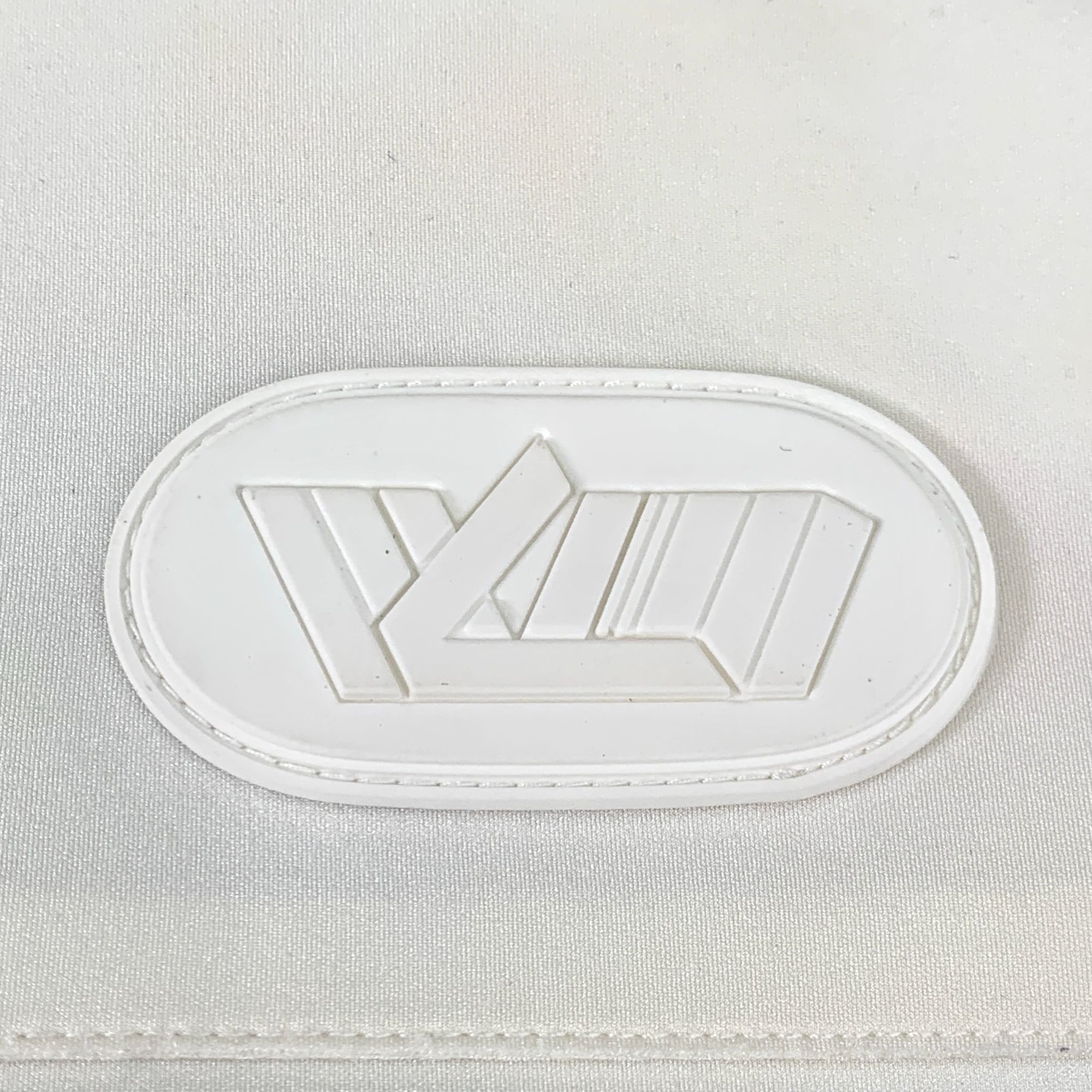 Louis Vuitton Louis Vuitton White High-Neck Short-Sleeve Cropped T-Shirt W Size XS / US 0-2 / IT 36-38 - 5 Thumbnail