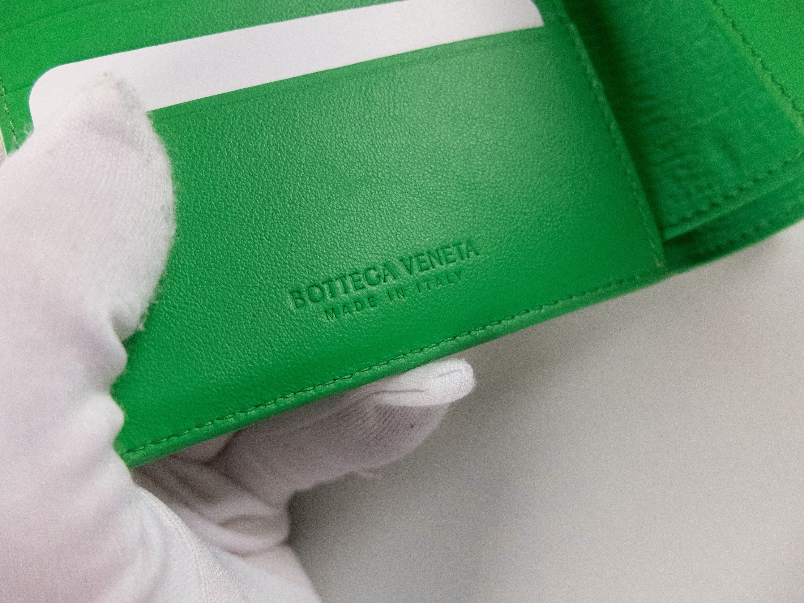 Bottega Veneta BOTTEGA VENETA green white glossy leather strap wallet Size ONE SIZE - 6 Thumbnail