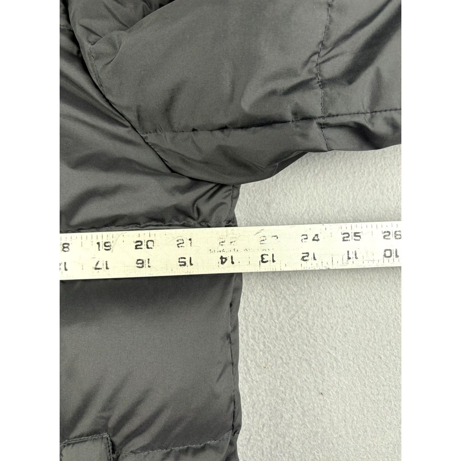 Quince Quince Down Puffer Jacket Women’s Medium Black Outerwear Zip Snap Puffers Regular Mountain Outdoor Winter Fall Mens/ Womens Size M / US 6-8 / IT 42-44 - 7 Thumbnail