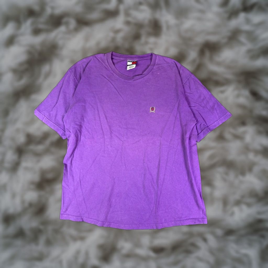 Tommy Hilfiger VINTAGE Tommy Hilfiger Crest Logo T-Shirt Men’s L Purple USA Casual 90s Shirt Mens Size US L / EU 52-54 / 3 - 1 Thumbnail