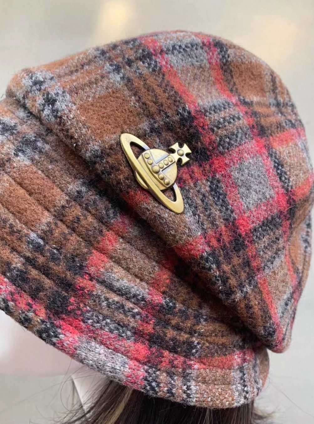 Vivienne Westwood Vivienne Westwood Beige plaid large Saturn newsboy hat Size ONE SIZE - 2 Thumbnail