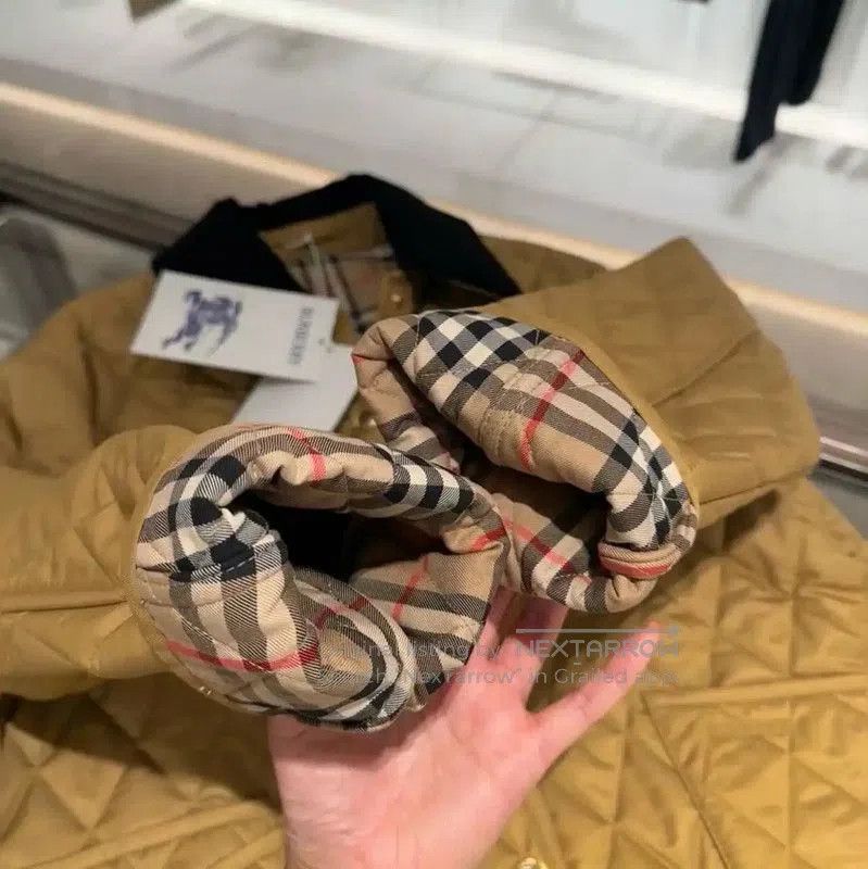 Burberry Burberry Winter Gold Quilted Cotton Jacket. Size S / US 4 / IT 40 - 6 Thumbnail