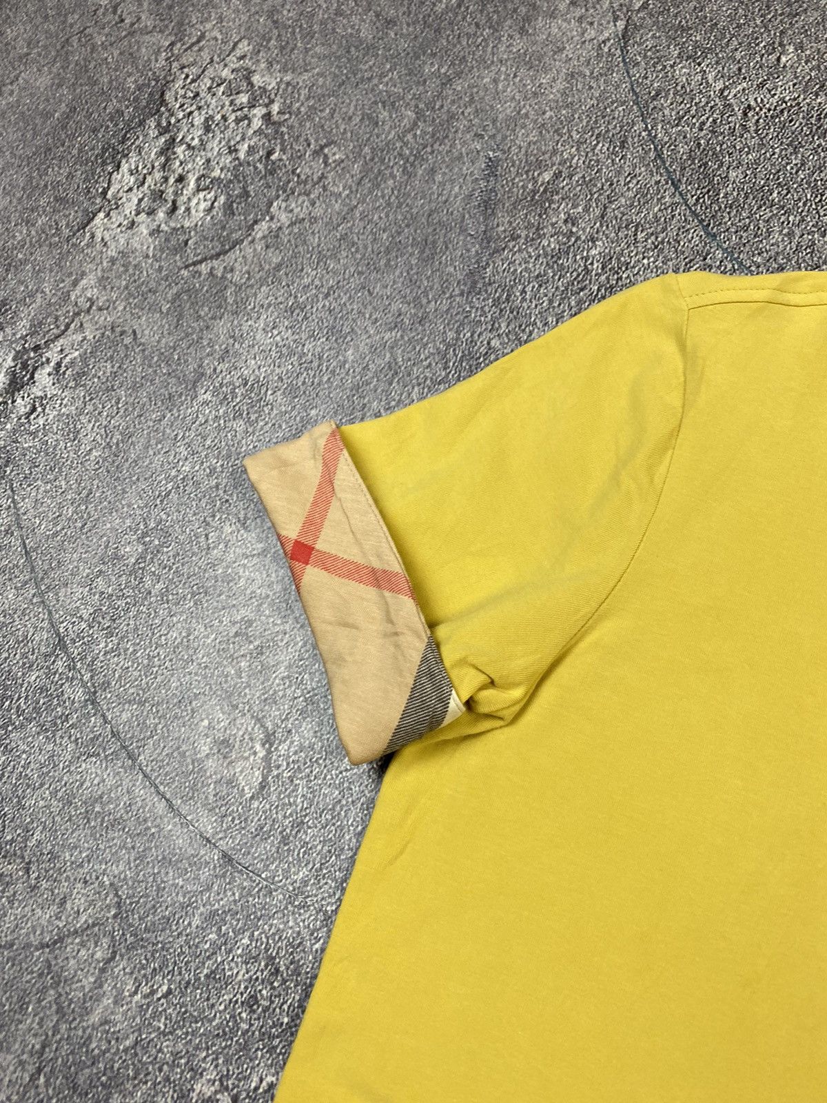Burberry VTG Burberry Brit Yellow Ladies Glamour T-shirt Size XS / US 0-2 / IT 36-38 - 5 Thumbnail
