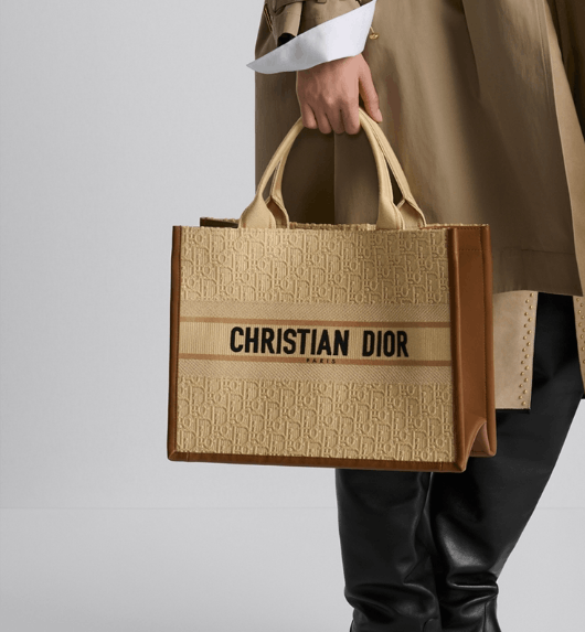 Dior o1w1db10526 M1324C Size:OS / Medium Tote Bag in Beige/Camel Size ONE SIZE - 7 Thumbnail