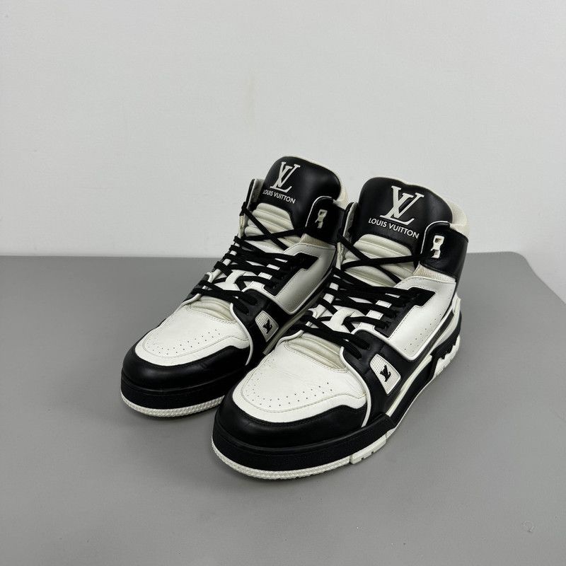 Louis Vuitton Trainer Low-Top Fashion Sneakers for Men 0079