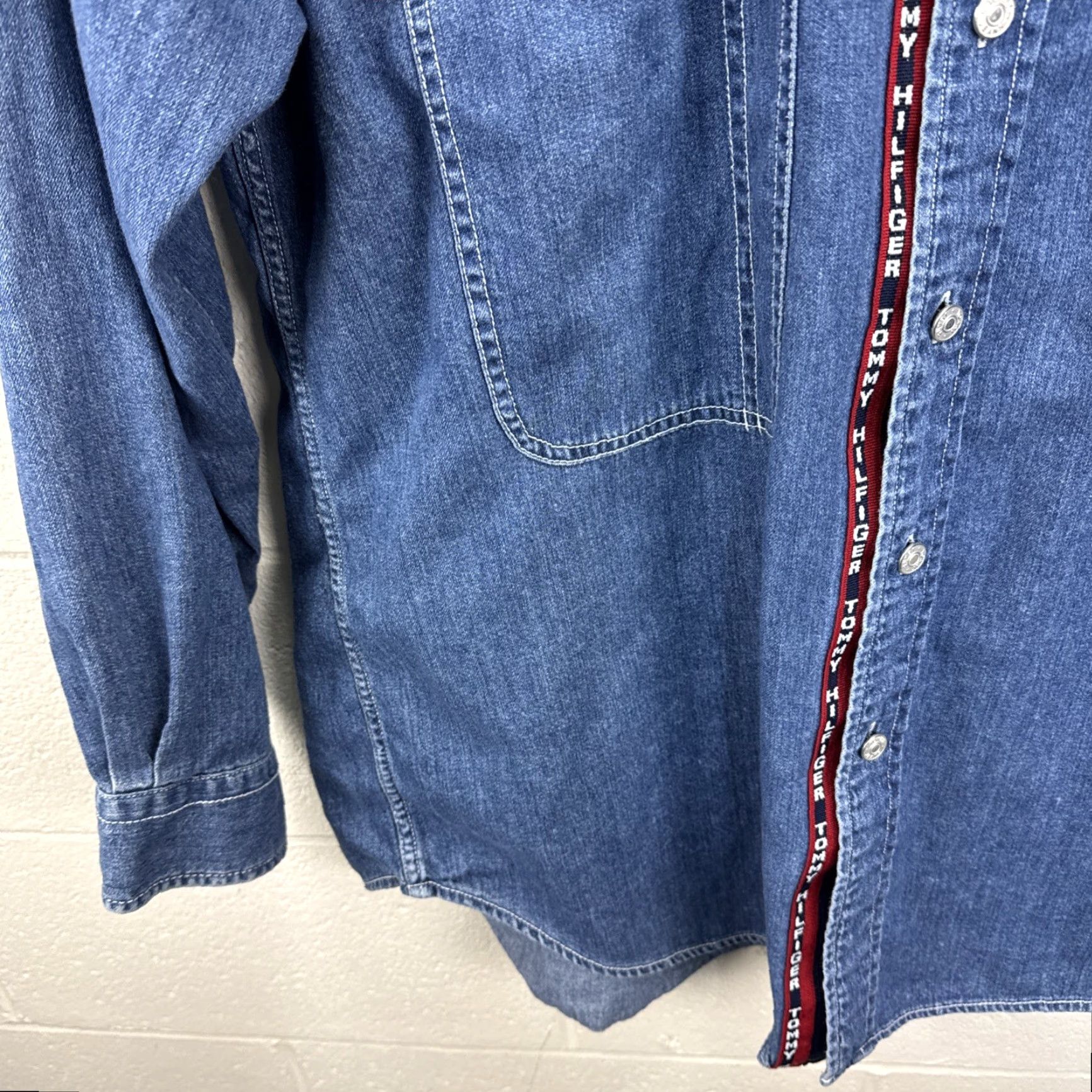 Tommy Hilfiger VINTAGE Tommy Hilfiger Shirt Mens XL Blue Denim Long Sleeve Button-Down Logo Size US XL / EU 56 / 4 - 5 Thumbnail