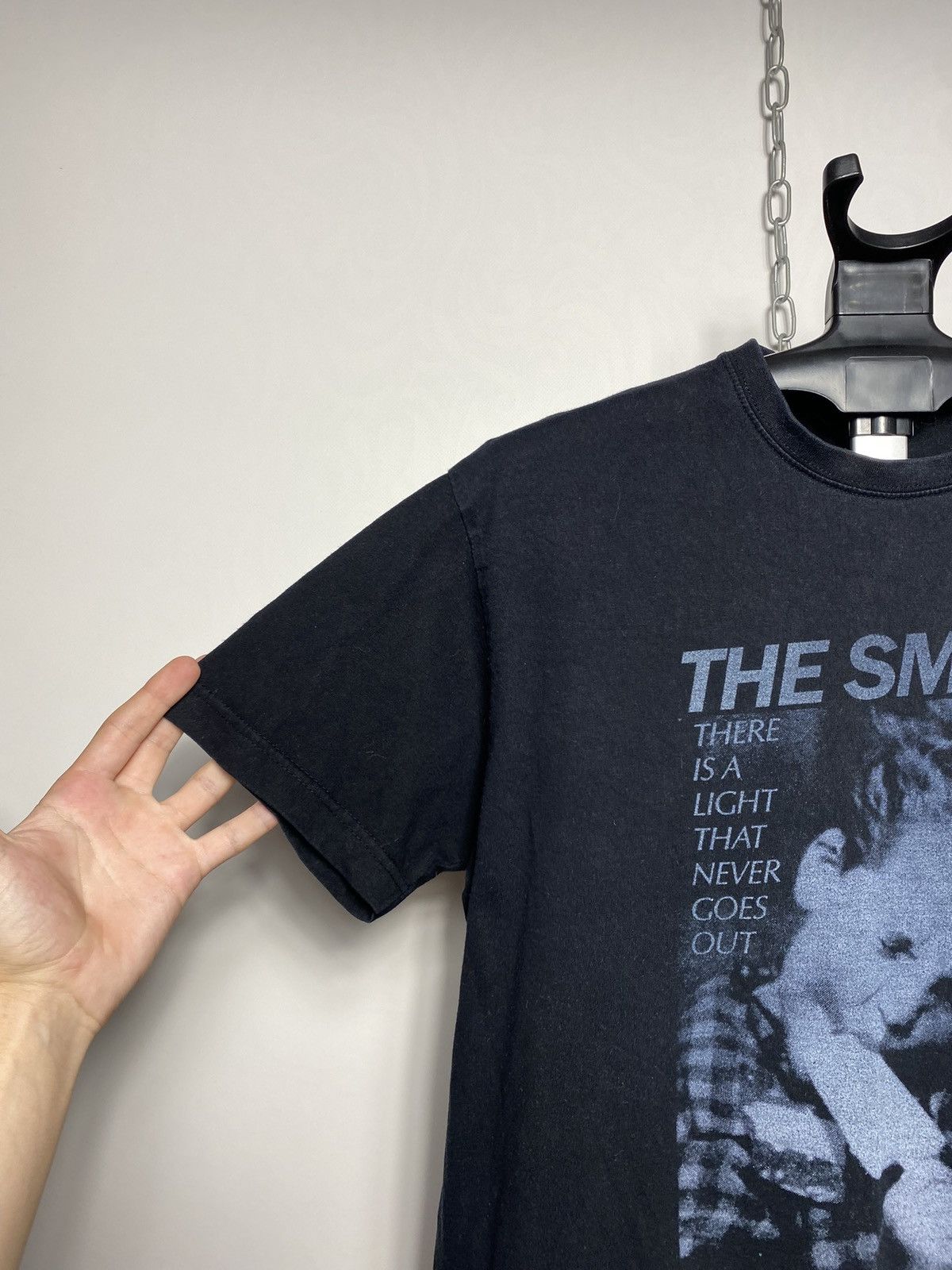 Band Tees VINTAGE THE SMITHS THERE IS A LIGHT THAT NEVER GOES OUT TEE Size US L / EU 52-54 / 3 - 3 Thumbnail