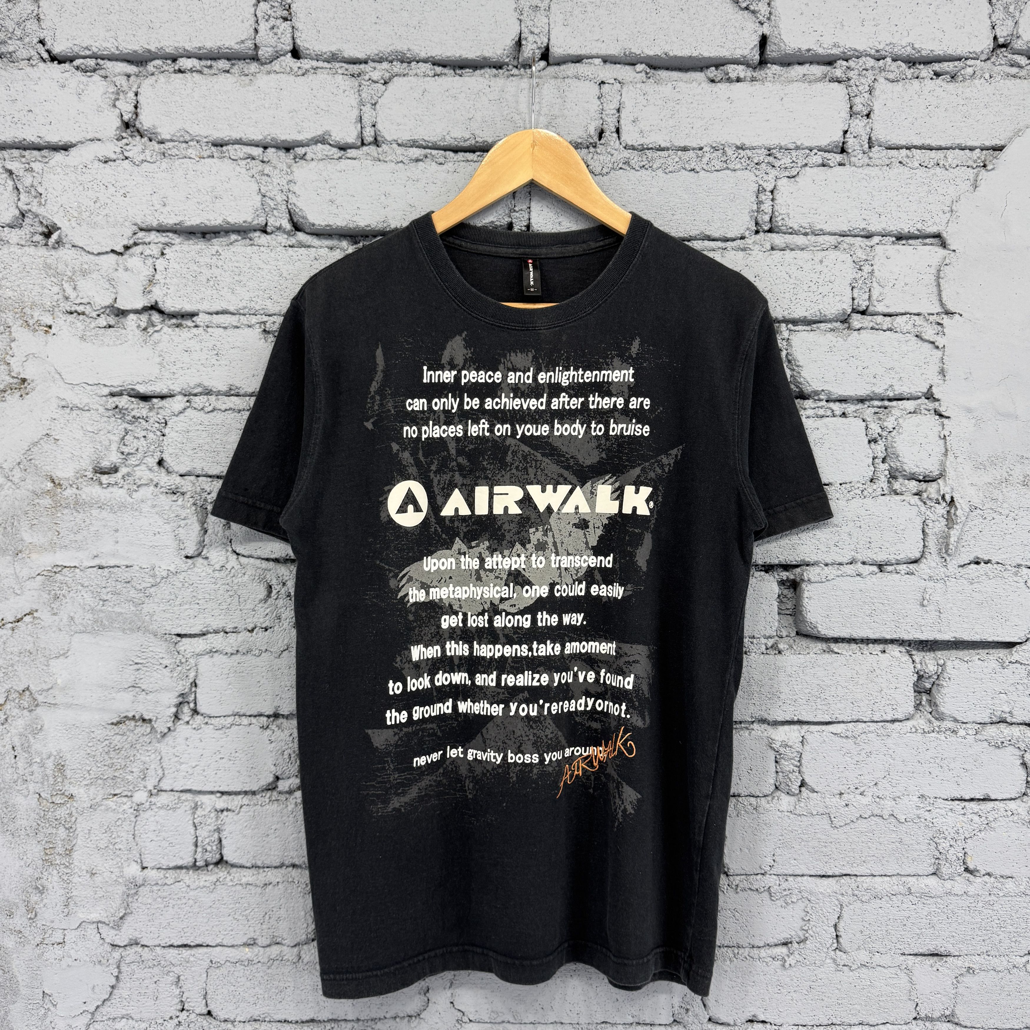 Vintage Vintage Y2K Airwalk Skate Sunfaded Tshirt Size US M / EU 48-50 / 2 - 1 Thumbnail