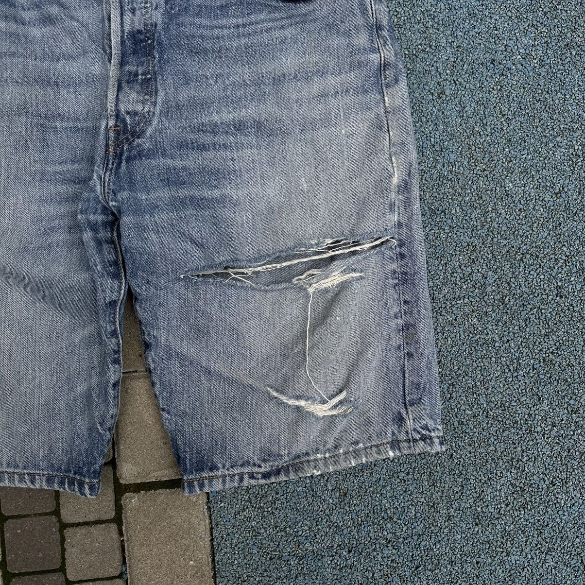 Levi's × Vintage Vintage Levi’s Shorts Size 34 Style USA 00s USA Size US 34 / EU 50 - 4 Thumbnail